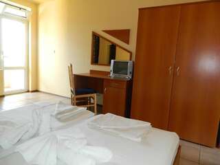 Отель Hotel Privileg Солнечный Берег Двухместный номер с 2 отдельными кроватями-3